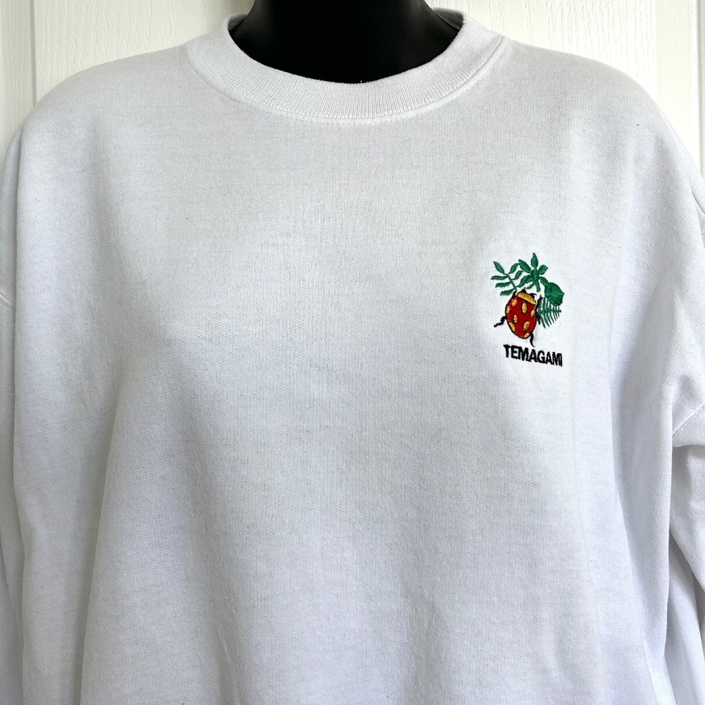 Vintage 90s TEMAGAMI Ontario Canada Sweatshirt White Embroidered Ladybug Medium